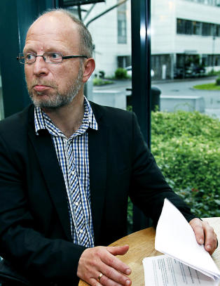 Treholt-forfatter langer ut mot kommisjonen