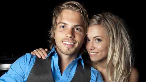 ST�TTER KJ�RESTEN  Morten Emil Bergan og Synne Bolstad fant hverandre under Farmen. Morten Emil st�tter Synne i hennes nye rolle som programleder. Foto: John T. Pedersen/Dagbladet
