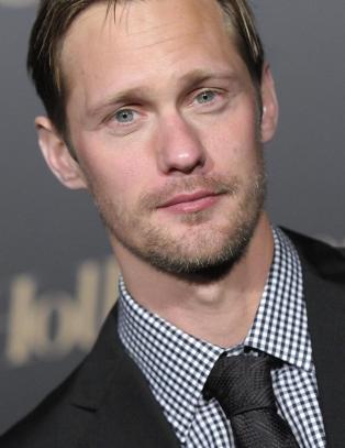 Alexander Skarsg�rds mor var alkoholiker
