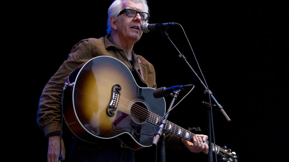 MR. COOL I FROGNERBADET: Nick Lowe p� Norwegian Wood fredag kveld. Foto: Per Ole Hagen