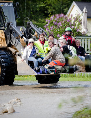 Reddet av traktor
