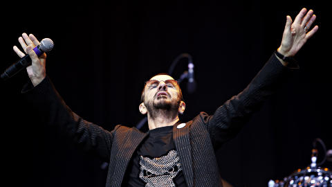 ELSKET: �How many people love me?�, spurte Ringo Starr i Frognerbadet. Det viste seg � v�re mange. Foto: Nina Hansen / Dagbladet