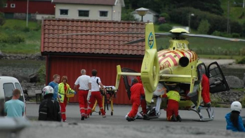 LIVSTRUENDE: En luftambulanse rykket i g�r kveld ut til ulykkesstedet ved Fedafjorden. Foto: AVISEN AGDER