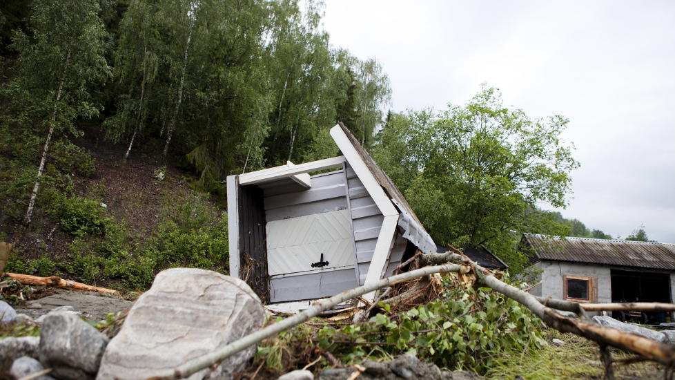 RASERT: 
�deleggelsene er store etter flom og ras i Kvam i Oppland. Flere av innbyggerne er fortsatt evakuert fra sine hjem.
Foto: Thomas Winje �ijord / Scanpix