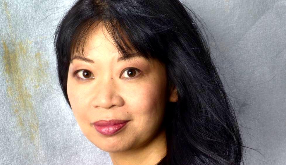 STERK BARNDOM: Jean Kwok har skrevet  en oppvekstroman med kulturkollisjon og barnearbeid som tema. Foto: Riverhead Books