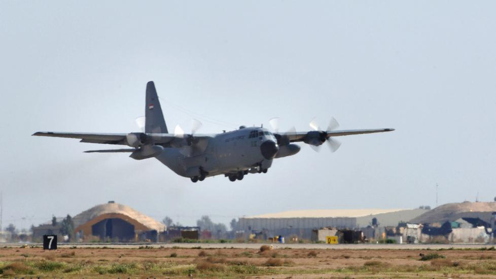 FL�Y INN PENGESEKKER: Kontantbel�p i milliardklassen ble fraktet inn i Irak med Hercules transportfly. N� er store deler av pengene sporl�st borte. Foto: Staff Sgt. Michael R. Holzworth / Scanpix