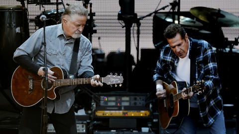 40 �R MED EAGLES: Don Henley (t.v.) og Glenn Frey i Frognerbadet. Foto: ERLING H�GELAND/Dagbladet