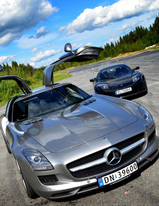 Verdens raskeste elbil m�ter ekstrem superbil