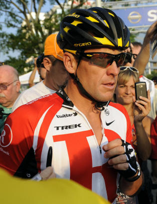 FBI etterforsker Armstrong-krangel