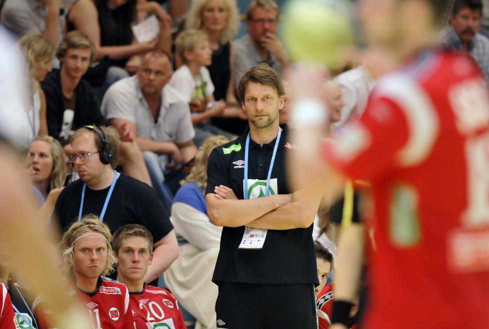 T�FF TREKNING: Robert Hedin f�r en t�ff oppgave med � lose Norge til en eventuell kvartfinale i neste �rs h�ndball-EM.Foto: Ned Alley / Scanpix