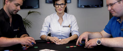Aylar blir pokerproff