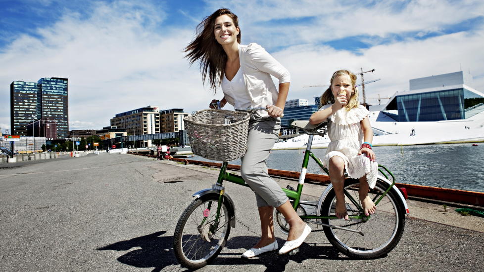 SOMMERDAGER:Filipa (5) bor hos b�de mamma og pappa og f�r v�re med p� det meste. Foto: Nina Hansen