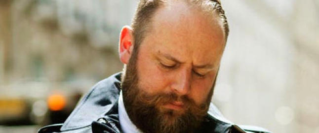 Denne Burberry-modellen overtar som vokalist i Turboneger