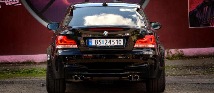 DR�MMEBIL: BMW selv oppgir en 0-100-tid p� 4,9 sekunder, men har en tendens til � underdrive. I praksis skal du ikke se bort fra at bilen er raskere. Den g�r som et uv�r. Foto: ANDREAS HANDELAND
