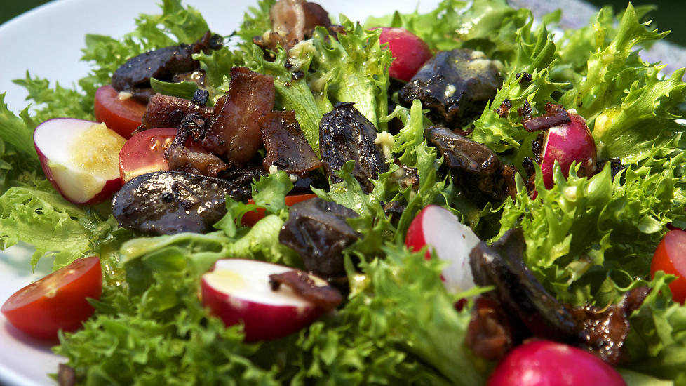 G�r det and? Salat av bacon og andehjerter kan smelte nesten hvem som helst. Foto: Mette Randem.