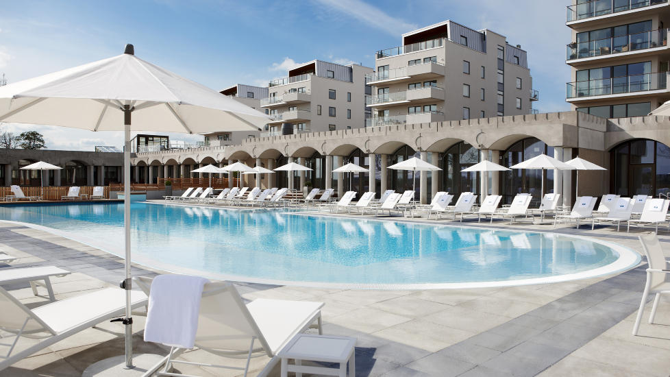 Alltid ferie: Med basseng, spa, bar og gourmetrestaurant er livet til � holde ut i Victoria Park.