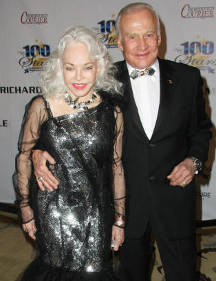 Buzz Aldrin (81) skiller seg