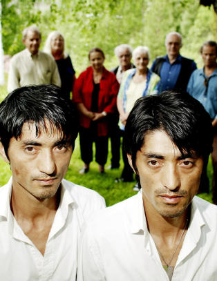 Den ene tvillingen blir sendt ut, den andre f�r bli