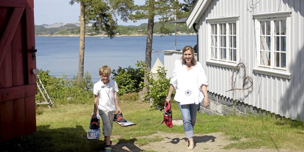 Tømmerhytta ble en vakker hytte ved sjøen