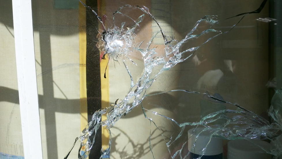 KVINNE SKADD:   Trolig var det en mine som eksploderte og medf�rte skader b�de p� ei hytte og p� en kvinne i 50-�rene i Troms s�ndag. Foto: Reidi Sissel Dahl / Scanpix