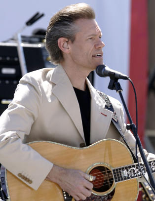 Hyller Randy Travis' 25 �r gamle countryklassiker