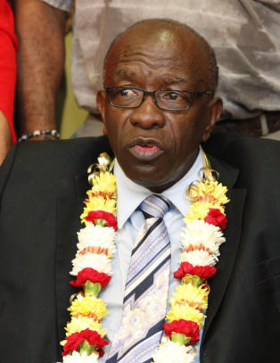 Jack Warner gir seg i FIFA