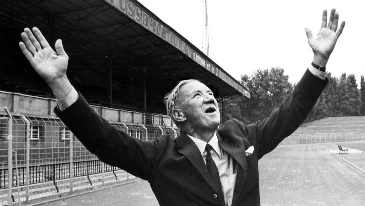 SCORET BARE FIRE: J�rgen Juve p� bes�k i Berlin i 1976 for � mimre over den sensasjonelle OL-bronsen 40 �r tidligere. Foto: Leif H�el, Dagbladet