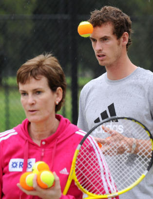 Boris Becker mener Murray er en mammadalt