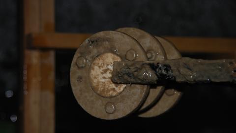 FILTER MED SVAR: Filterene ble skiftet omtrent hver 14. dag, og anaysert. Forskjellene i narkotikaniv�ene de fanget opp, gir ny kunnkap om dopbruken i Oslo. Foto: NIVA