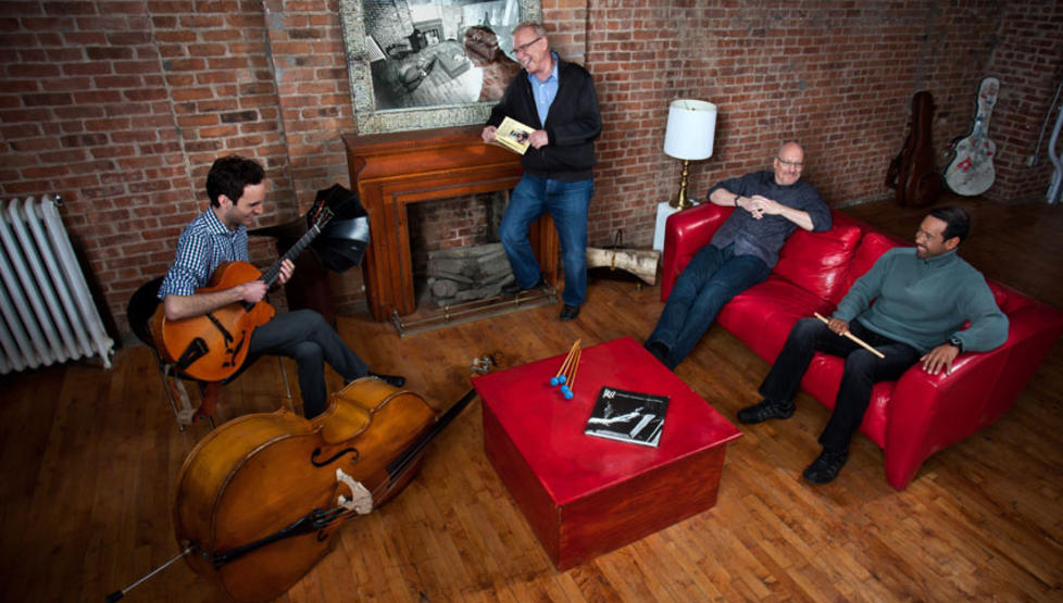 NY STOR KVARTETT:  Vibrafonisten Gary Burton (bakerst) har med seg det nye gitar-esset Julian Lage, bassisten Scott Colley og trommeslageren Antonio Sanchez i sin nye kvartett som n� platedebuterer. Foto: Mack Avenue Records.