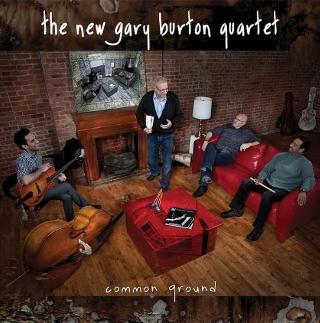THE NEW GARY BURTON QUARTET: Ny Burton-kvartett i toppklasse, med nytt gitar-ess. THE NEW GARY BURTON QUARTET: Ny Burton-kvartett i toppklasse, med nytt gitar-ess.