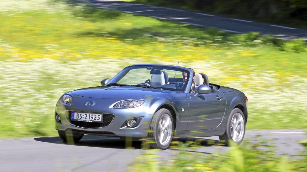 SOMMERGLEDE: Alt du beh�ver er en Mazda MX-5, og en svingete landevei. Foto: Terje Bj�rnsen