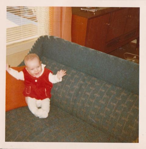 F�RSTE BILDE: Siv Yngvil Andersen kom til adoptivforeldrene p�ska 1969. Foto: Privat