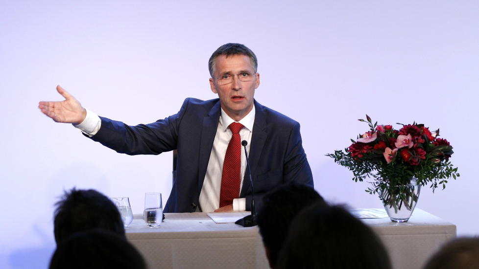 HALV�RSPRAT: Jens Stoltenberg holdt i dag sin halv�rspressekonferanse. Foto: Lise �serud / Scanpix