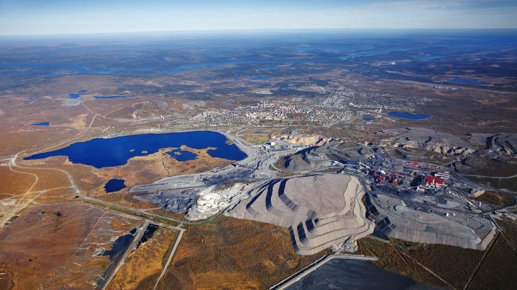 BRYTER JERNMALM: LKAB i Kiruna frakter jernmalm herfra med tog til Narvik og skiper det ut til hele verden. N� vil selskapet bygge jernverk p� Tjeldbergodden for � lage jern ved hjelp av naturgass. Det vil f�re til bedre milj�. Foto: LKAB
