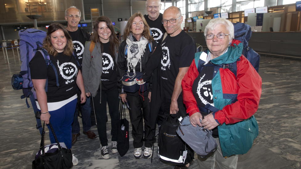 DELTAKER I SHIP TO GAZA: Stine R. H�heim , Bj�rn O. Olsen, Mina Boldermo Eriksen, Grete Soleng, Torstein Dahle, Aksel Hagen og Tove Henny Lehre f�r avreise til Athen.  Foto: Holm Morten / Scanpix