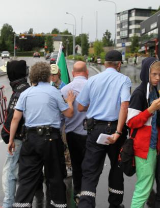 Leder for Scientologikirken p�grepet under demo