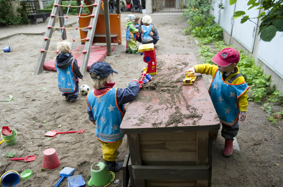 KOMPISER: I den kommunale barnehagen Egalia i Stockholm unng�r personalet � bruke ord som �han� eller �henne� om barna. De 33 barna tiltales som �kompiser�, eller �venner�, istedenfor �gutter� og �jenter�. Foto: Fredrik Sandberg / AP / Scanpix