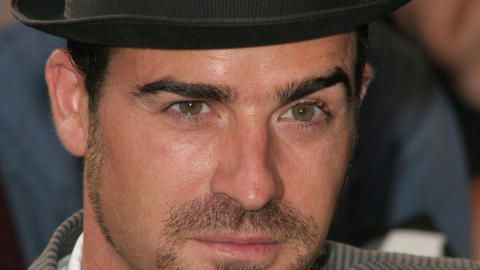 JUSTIN THEROUX: Er han grunnen til at Jennifer Aniston str�ler av lykke? Foto: Stella Pictures