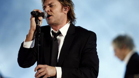 SKAPTE PROBLEMER:  Lite vet Duran Durans Simon Le bon om at hans stemmeproblemer har skapt store problemer for Oslo-festivalen Festningen. Etter at han avlyste har mange krevd tilbake billettene sine og festivalen har n� sett seg n�dt til � avlyse. 

FOTO: HENNING LILLEG�RD/DAGBLADET.