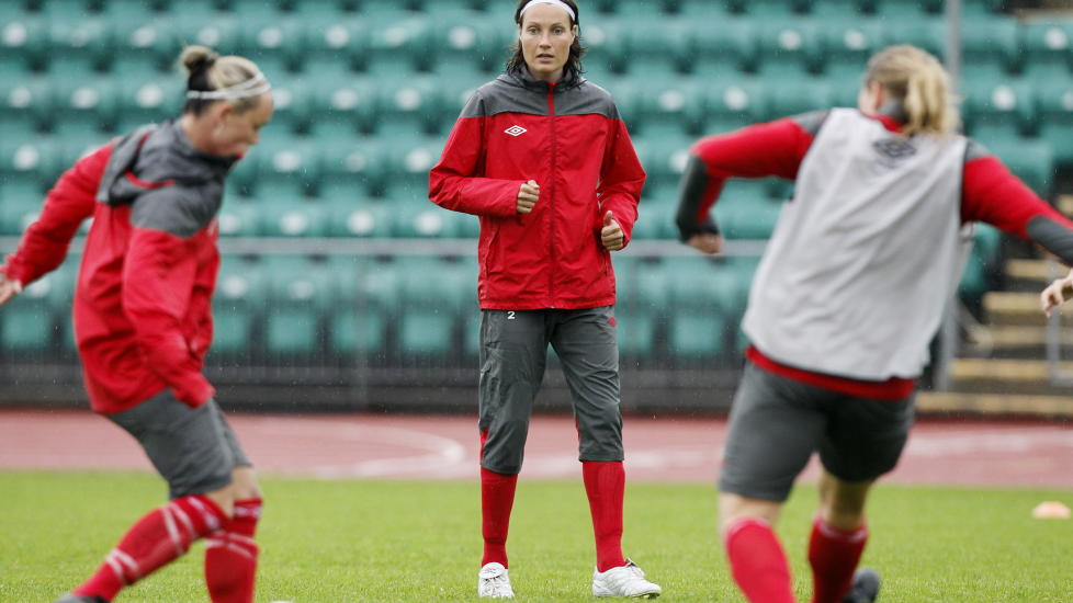 KLAR TIL KAMP: Ingvild Stensland (i midten) har slitt med en skade, men er klar til VM-�pningen i morgen.
Foto: H�kon Mosvold Larsen / Scanpix