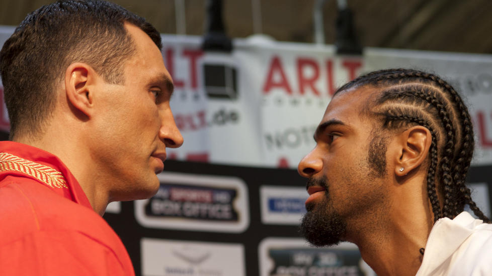 KLARE TIL MATCH: Wladimir Klitschko og WBA-mester David Haye p� pressekonferanse f�r boksekampen l�rdag. Se video lenger ned i saken. Foto: AP Photo/dapd, Marius Roeer