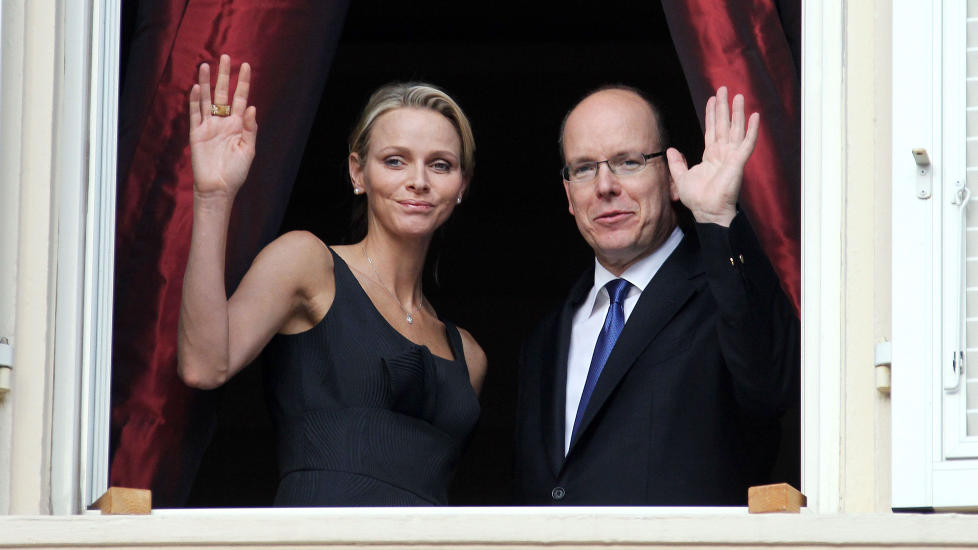 GIFTER SEG: Prins Albert II av Monaco og hans forlovede, den s�rafrikanske OL-sv�mmeren Charlene Wittstock, gifter seg til helga. Til tross for hva franske medier m�tte tro, opplyser Slottet. Foto: VALERY HACHE/AFP/Scanpix