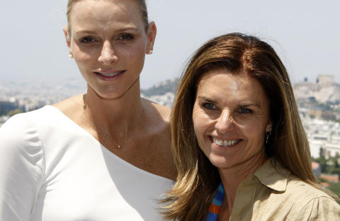 I ATHEN: Charlene Wittstock var utenlands forrige uke, men ikke i S�r-Afrika. Hun deltok p� �pningen av Special Olympics i Athen, sammen med Arnold Schwarzeneggers ekskone, Maria Shriver. Foto: Stella Pictures