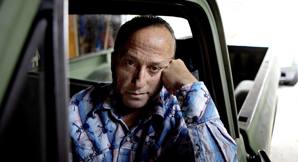 KJENTE TAKTER OG TRAKTER: I Levi Henriksens nye roman, �Dagen skal komme med bl� vind�, er den fiktive bygda Skogli igjen arenaen for en beretning om tap, svik og kj�rlighet. Foto: Lars Eivind Bones/Dagbladet