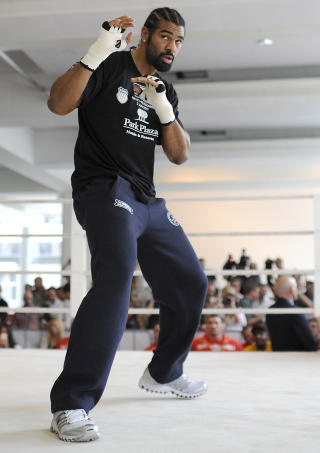 FERSKING I TUNGVEKT: David Haye har g�tt opp fra cruiservekt til tungvekt, og bokser sin femte tungvektskamp mot Klitsjko l�rdag. Engelskmannen innehar WBA-beltet.Foto:  REUTERS/Fabian Bimmer