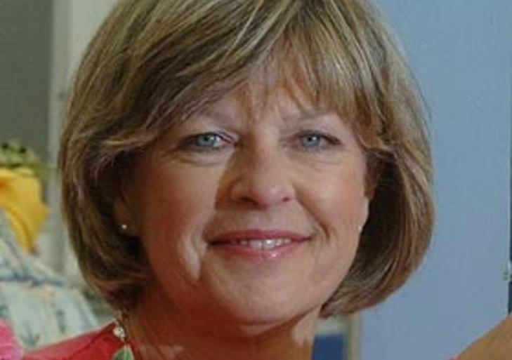 SVIGERMORKLISJE: Carolyn Bourne (60) framst�r som selve klisjeen p� den grusomme svigermora i sin e-post til sin kommende svigerdatter.