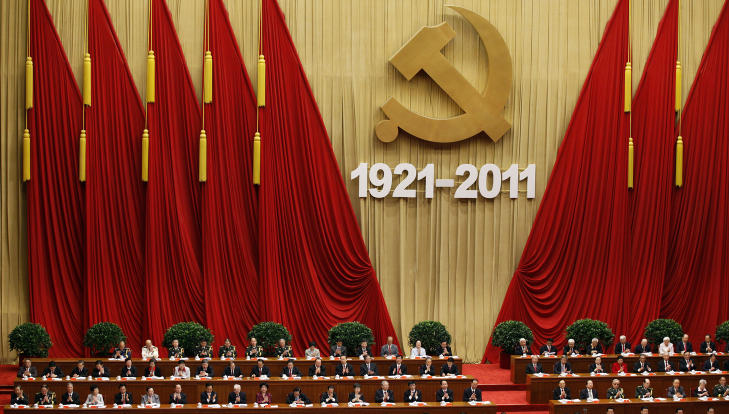 FEIRET: Partiledere og kadre var samlet i Folkets store hall for � feire at det er 90 �r siden partiet ble stiftet. Foto: REUTERS/BARRY HUANG/SCANPIX
