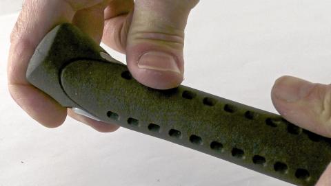 SLAPP: To av gummigrepene strakk seg og ble myke i enden. Foto: �ivind Lie