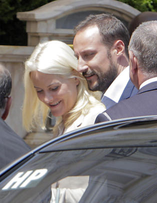 Her ankommer kronprinsparet Monaco